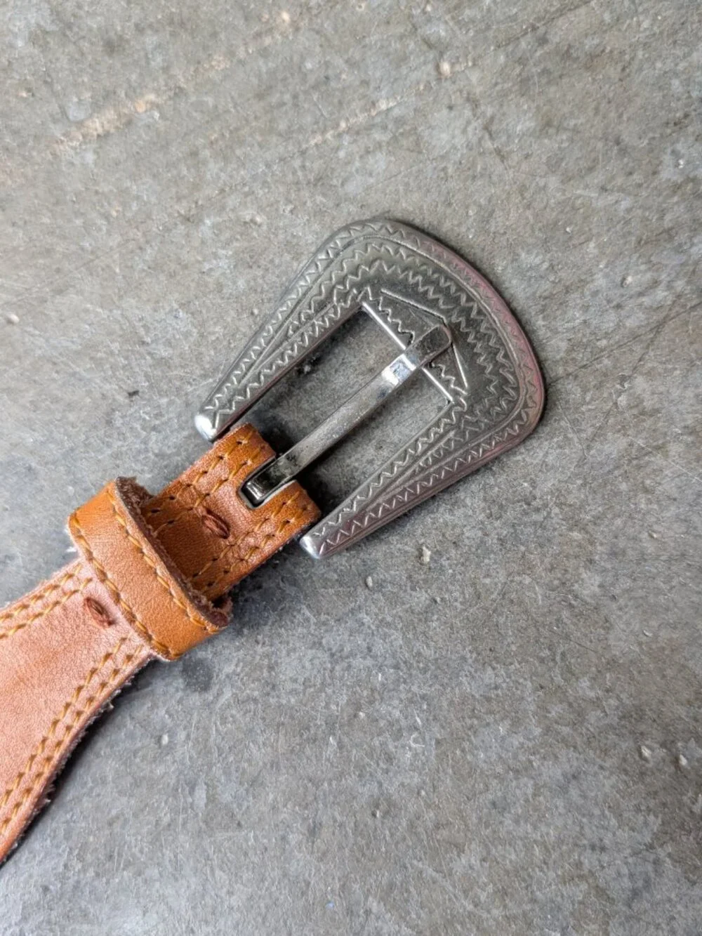 Vintage Southwestern Brown Leather Silver Metal Concho Belt